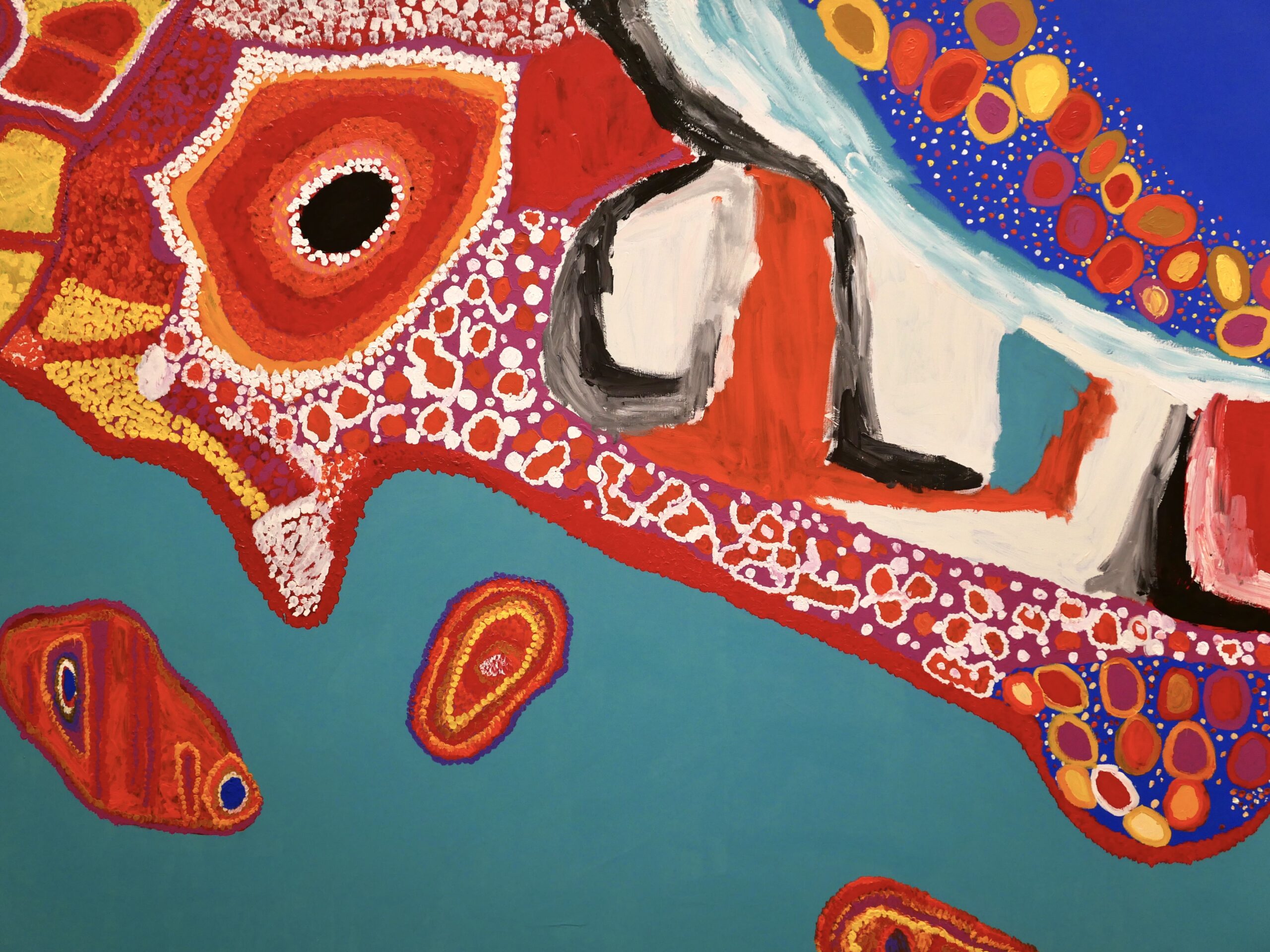 I colori della mia terra. Le grandi tele di Sally Gabori ricordano la storia degli Aborigeni australiani
